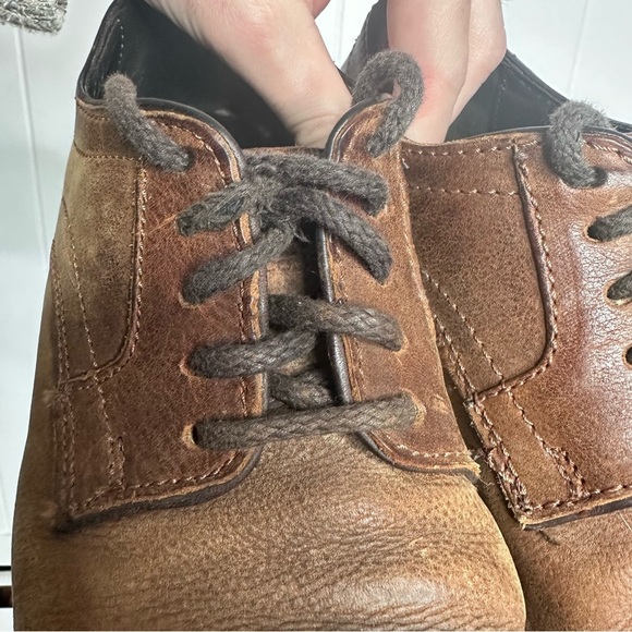 Frye Leather Distressed Cap Toe Oxford Shoes - Picture 5 of 11